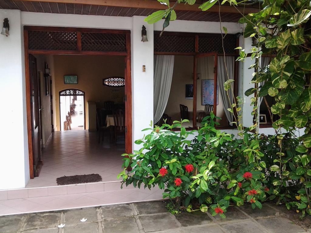Tandem Guesthouse Хиккадува Экстерьер фото
