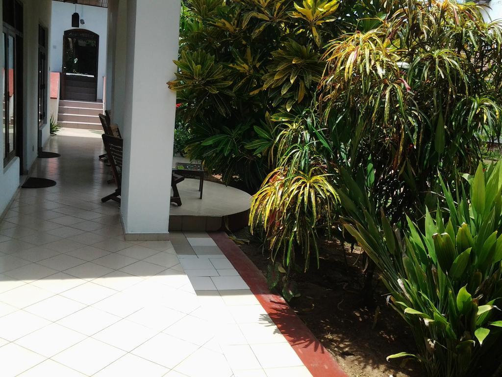 Tandem Guesthouse Хиккадува Экстерьер фото